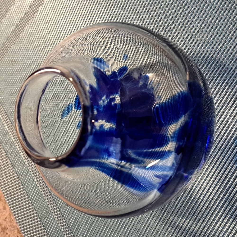 ART GLASS COBALT BLUE BUD VASE - COLLECTIBLE
